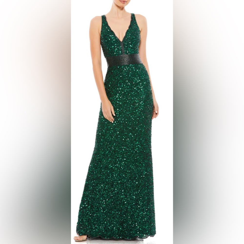 NWT MAC DUGGAL SEQUINED SLEEVELESS V NECK COLUMN GOWN SIZE 8